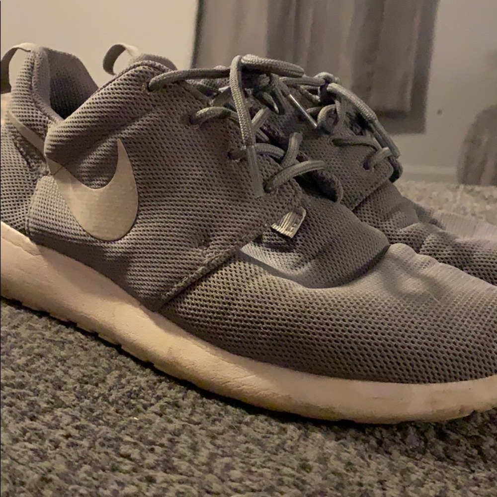 Nike Roshe grey shoes